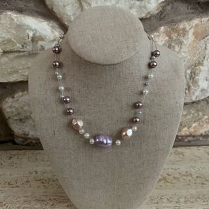 Floating pearl necklace